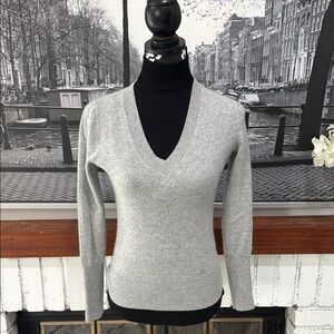 J. Crew Women’s Gray V-Neck Sweater Long Sleeve 100% Cashmere Size XS